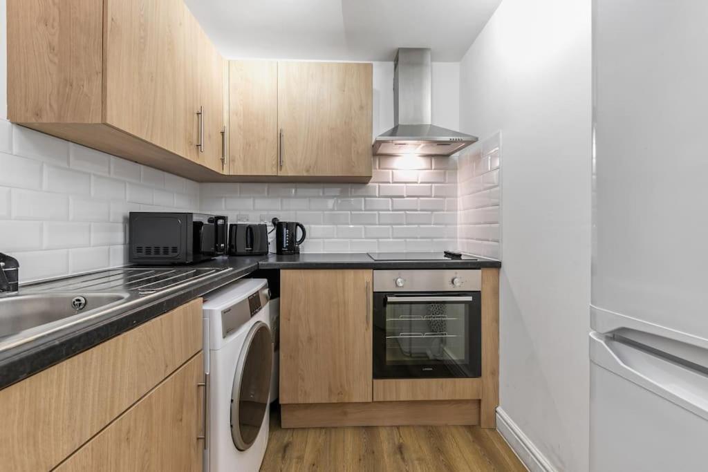 Holiday Home 2Br L 2Ba With Patio-Sleep 6 Londres Exterior foto