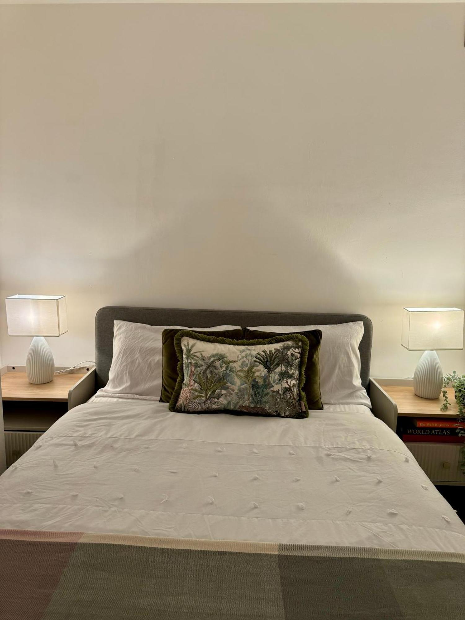 Holiday Home 2Br L 2Ba With Patio-Sleep 6 Londres Exterior foto